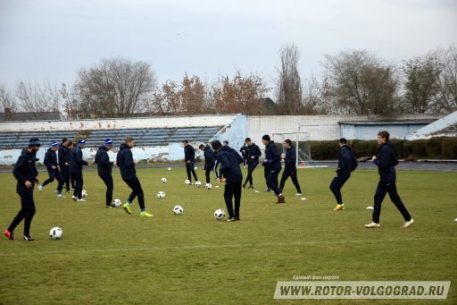 Сегодня на стадионе "Трактор" прошла тренировка перед домашним матчем с ФК "Спартак"(Владикавказ) 