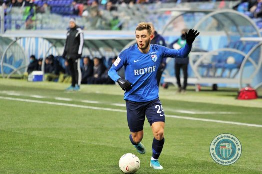 Защитник Максим Ненахов принял решение продолжить карьеру в ФК «Ахмат»