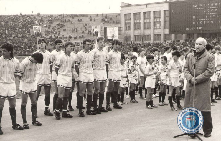 1989 первый матч в высшей лиге