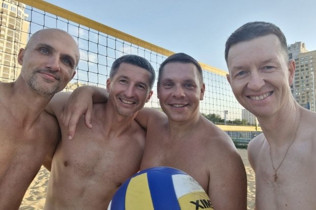 Тренер «Ротора» Алдонин сыграл с бывшими одноклубниками в волейбол