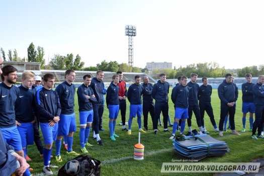 Фанаты "Ротора" на стадионе "Трактор " пообщались с игроками и руководством клуба